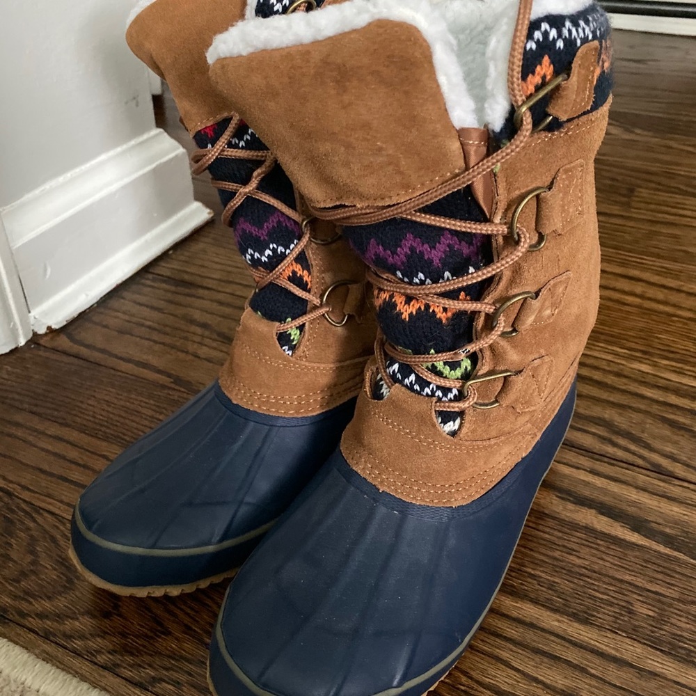 Winter boots size 9